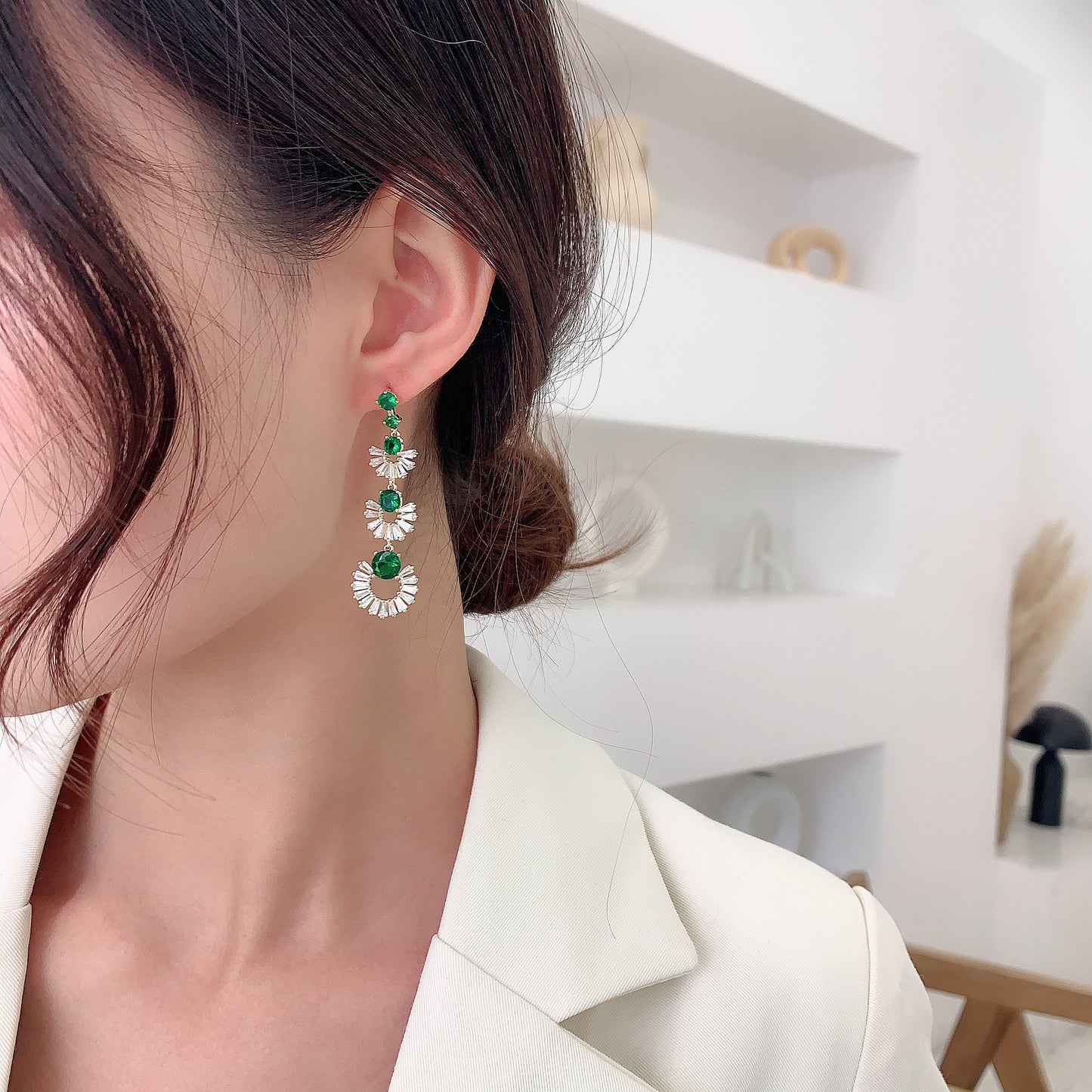 2025 Cross-border Korean earrings for women light luxury colored zirconium retro 925 silver earrings round face slim long geometric fan-shaped earrings