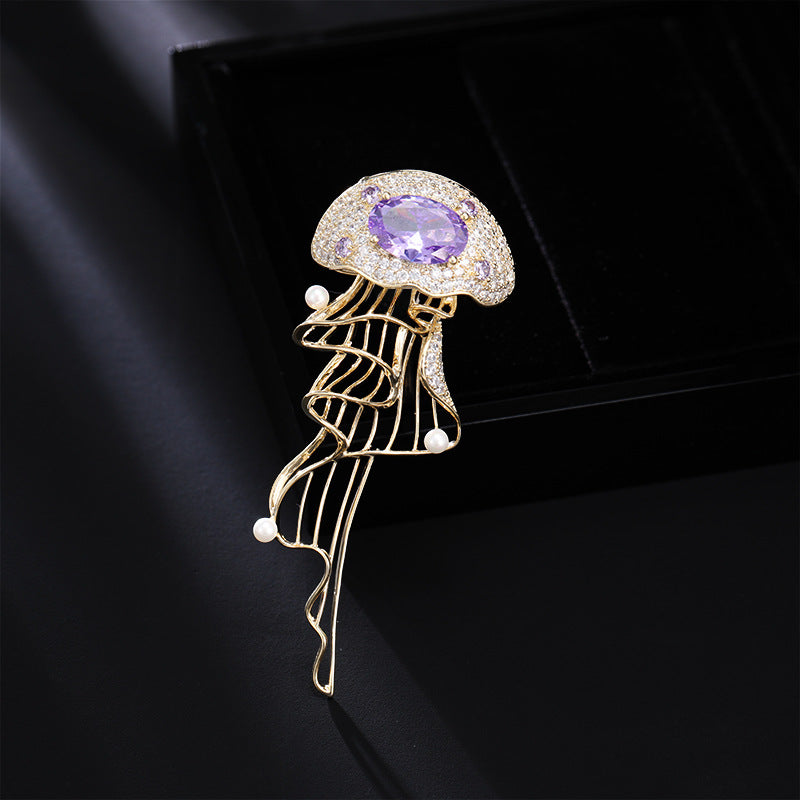 2025 Smart jellyfish brooch, high-end exquisite zircon autumn and winter suit coat, corsage female design sense, cute fashion pin