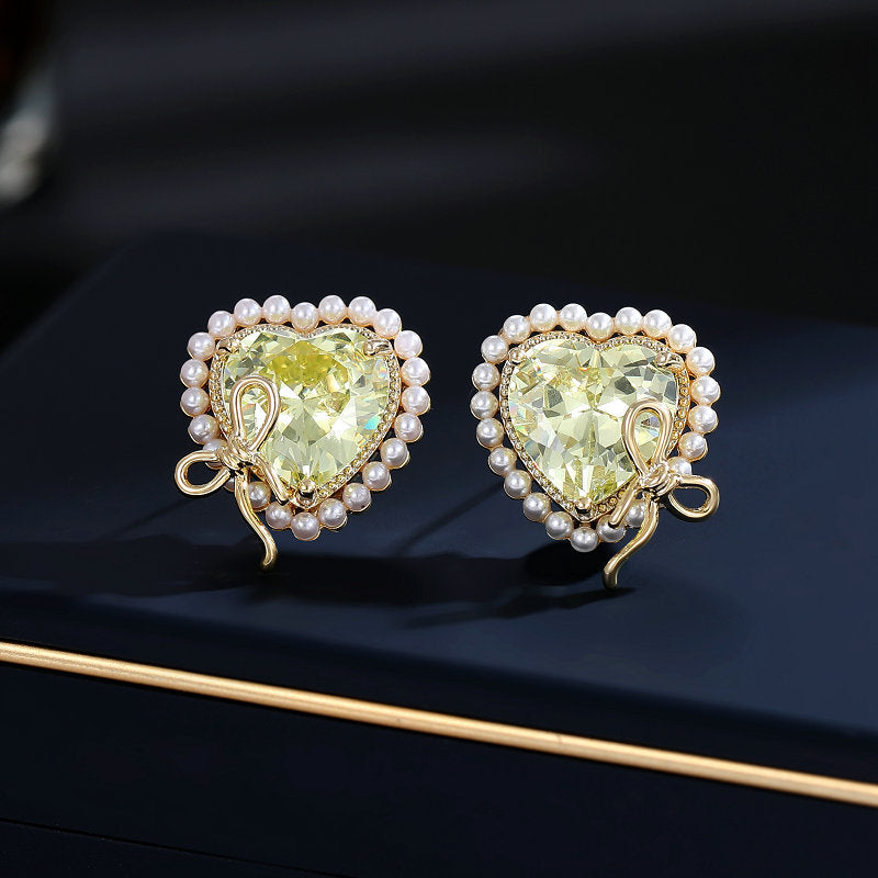 2025 Designer super flash heart-shaped zircon inlaid earrings niche pro-luxury high-end pearl bow love stud earrings