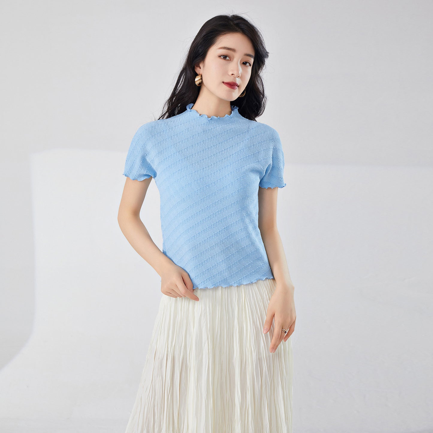 2025 Women's hot-selling short-sleeved T-shirt summer temperament semi-turtleneck slim-fitting and thin commuting simple versatile pleated top