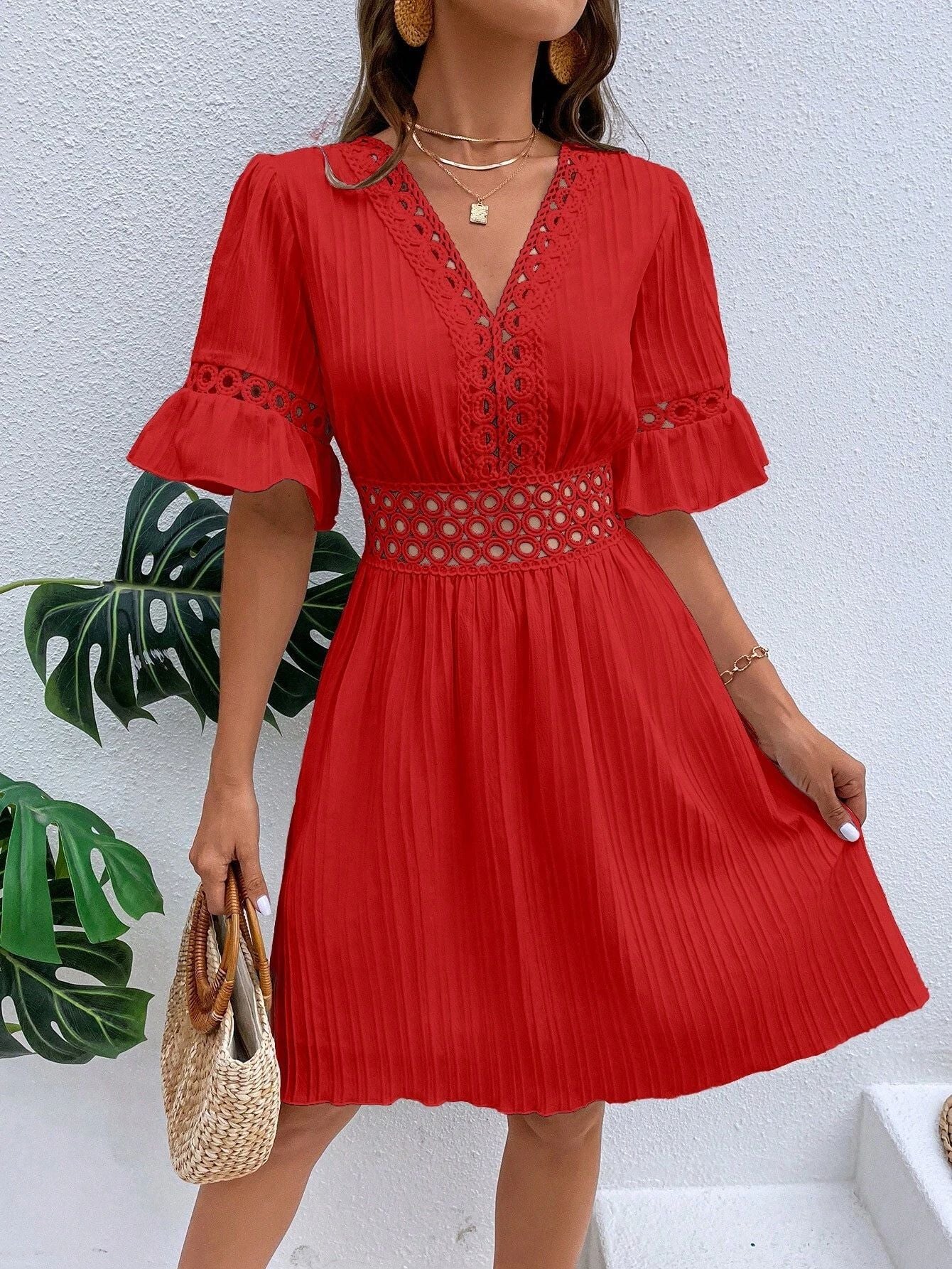 2025 Popular, , New women's clothing summer new splicing lace fashion V-neck waist solid color dress
