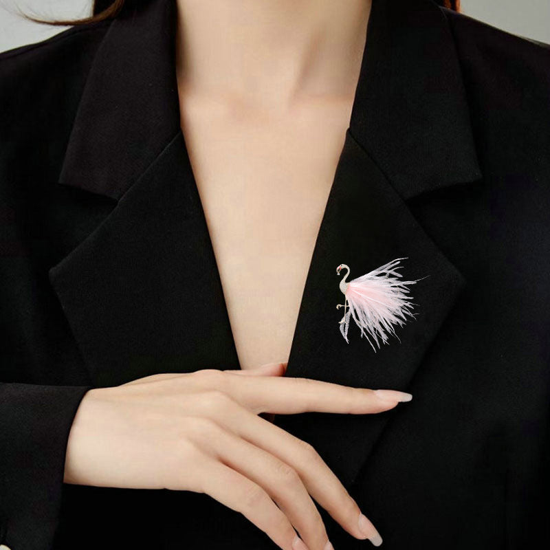 2025 High-grade pink feather flamingo brooch exquisite high-grade corsage temperament suit coat personality creative pin