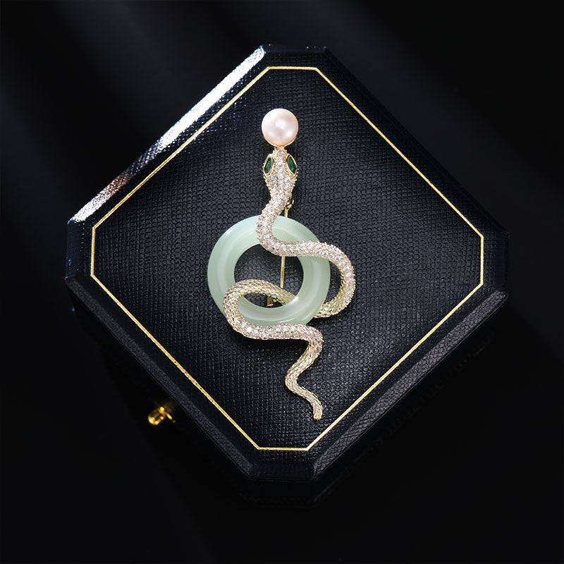 2025 New Chinese style freshwater pearl high-end snake brooch light luxury zodiac animal pin suit coat accessories