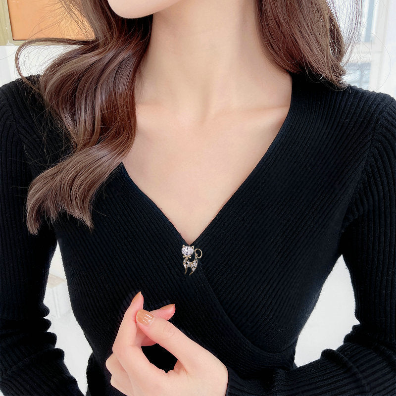 2025 Cartoon animal zircon inlaid cat pin female sweet and fresh spring and summer clothing with anti-light kitten brooch