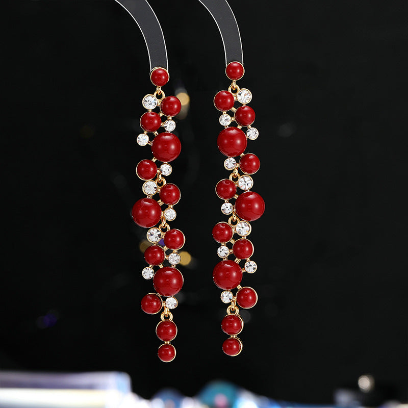 2025 Chinese retro red New Year's earrings, long temperament showing face, thin studs, exaggerated simple and versatile pearl earrings.