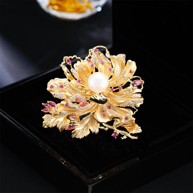 2025 Rich and elegant peony flower brooch freshwater pearl light luxury high-end fashion banquet dress flower brooch accessories
