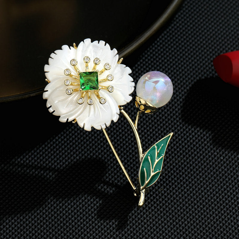 2025 Retro Chinese style elegant temperament cheongsam dress accessories corsage high sense natural fritillary shell flower brooch