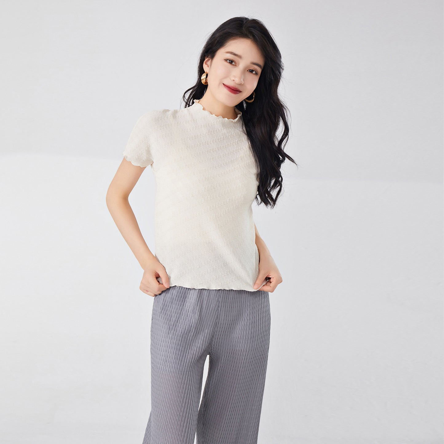 2025 Women's hot-selling short-sleeved T-shirt summer temperament semi-turtleneck slim-fitting and thin commuting simple versatile pleated top