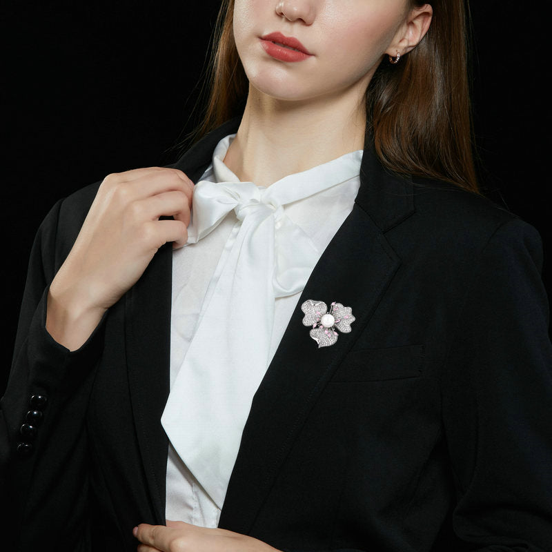 2025 Slightly inlaid with zirconium freshwater pearl brooch women's wholesale light luxury high-end multi-purpose cardigan anti-light pin clothing