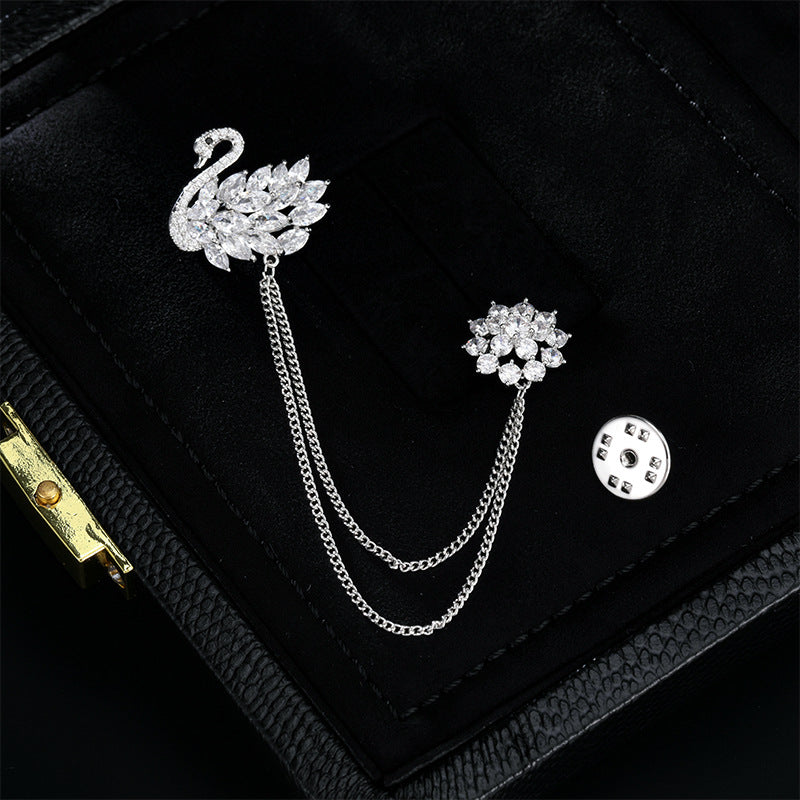 2025 High-end animal corsage niche design British chain pin light luxury fashion elegant swan fringed brooch