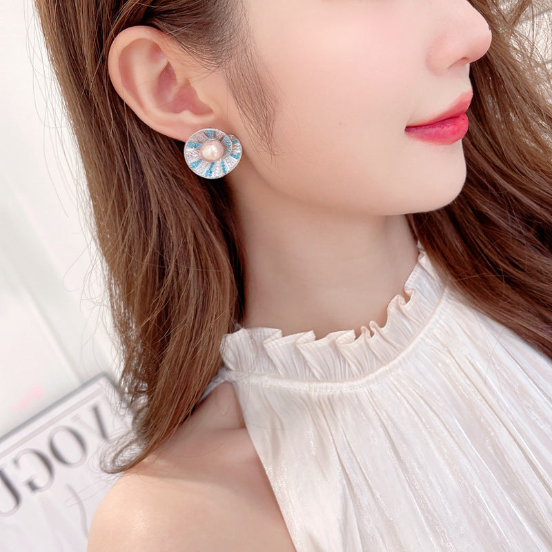 2025 s925 silver needle new style high-grade retro light luxury temperament earrings wholesale zircon pearl design shell earrings