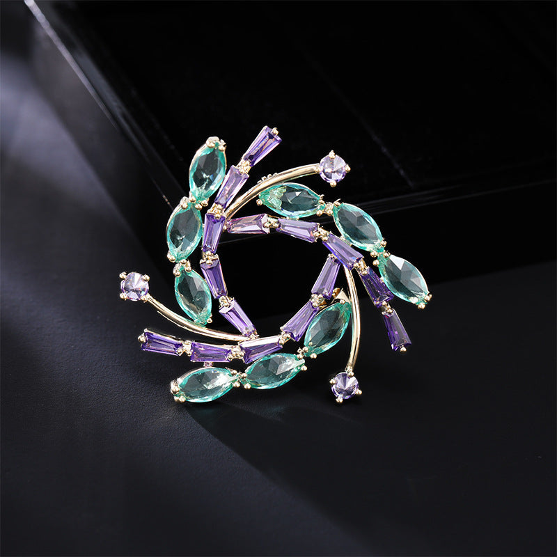 2025 geometric hollow high-end brooch temperament slightly inlaid zircon pin jacket suit coat versatile fashion accessories