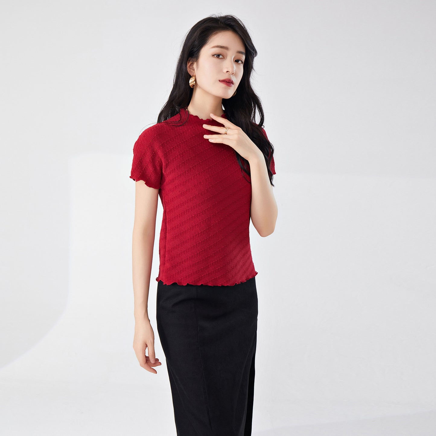2025 Women's hot-selling short-sleeved T-shirt summer temperament semi-turtleneck slim-fitting and thin commuting simple versatile pleated top