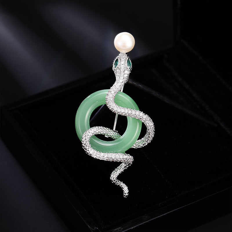 2025 New Chinese style freshwater pearl high-end snake brooch light luxury zodiac animal pin suit coat accessories
