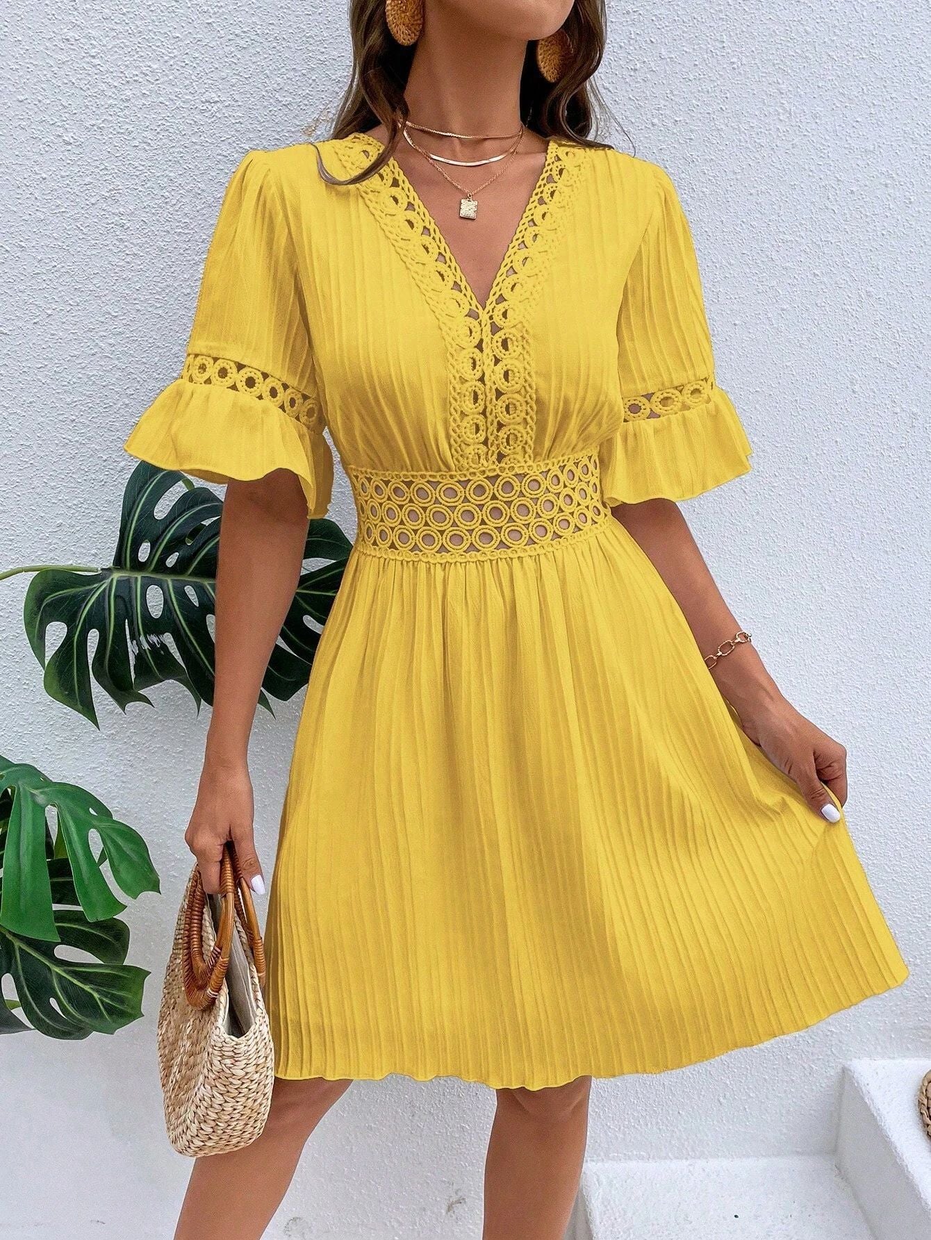 2025 Popular, , New women's clothing summer new splicing lace fashion V-neck waist solid color dress
