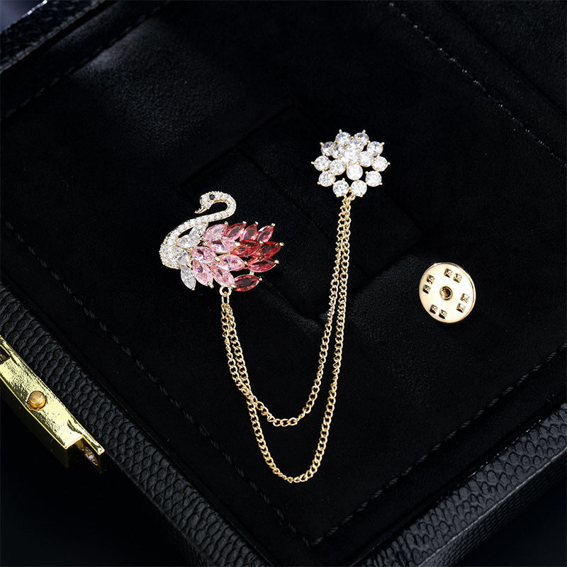 2025 High-end animal corsage niche design British chain pin light luxury fashion elegant swan fringed brooch