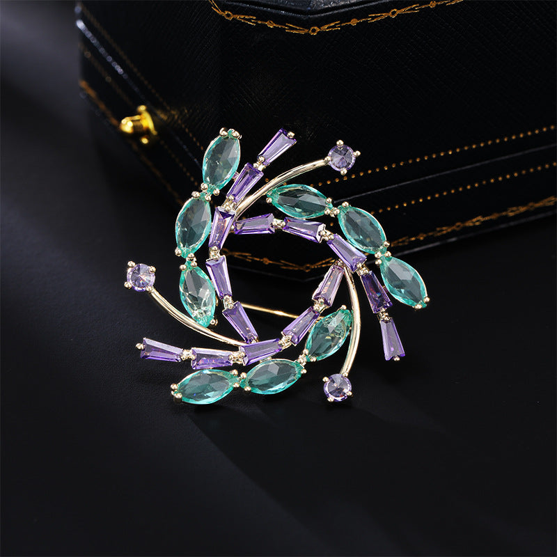 2025 geometric hollow high-end brooch temperament slightly inlaid zircon pin jacket suit coat versatile fashion accessories