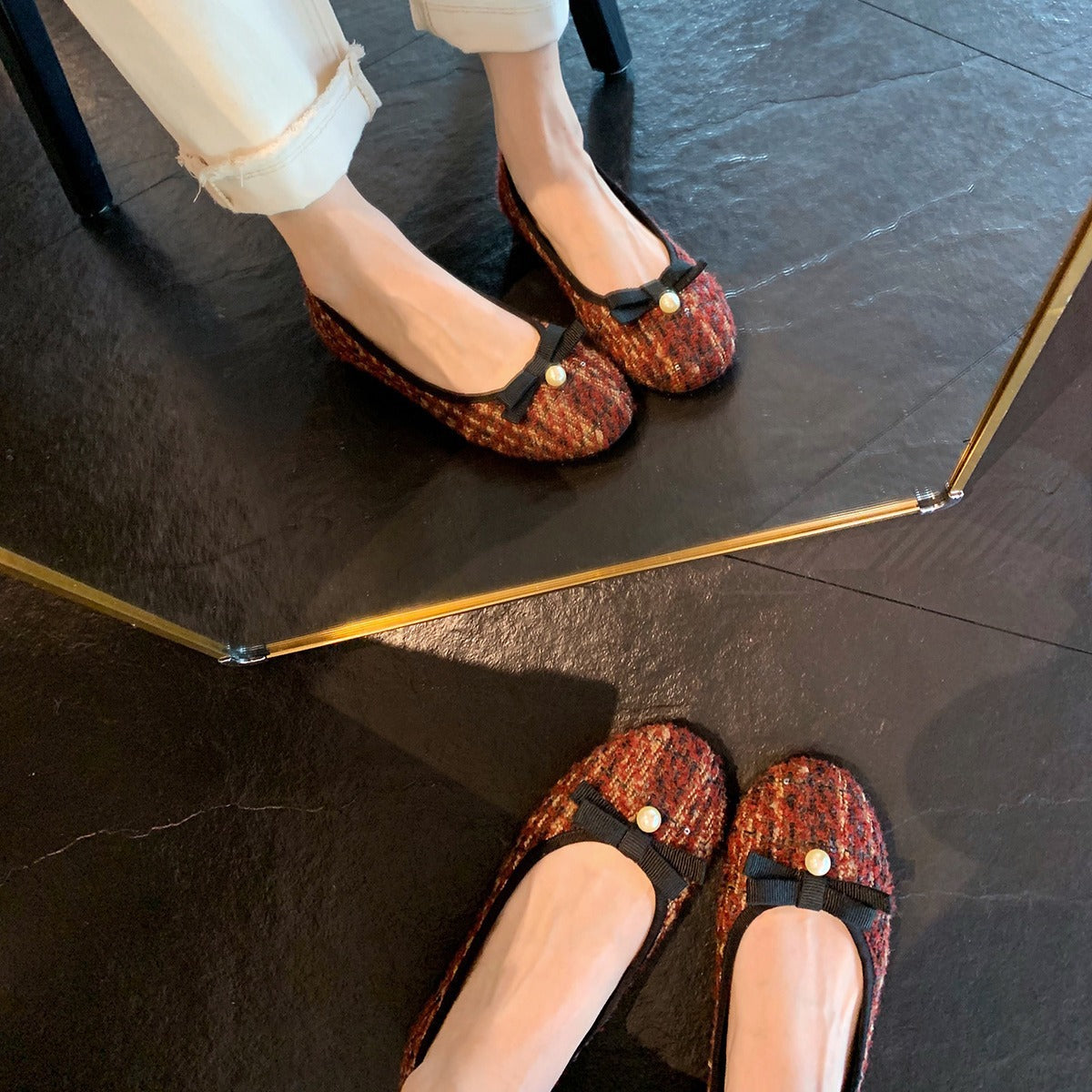 2025 Sheepskin version~ Grape mother same ins wind round head pearl bow small fragrant wind flat bottom shallow mouth commuting single shoes women