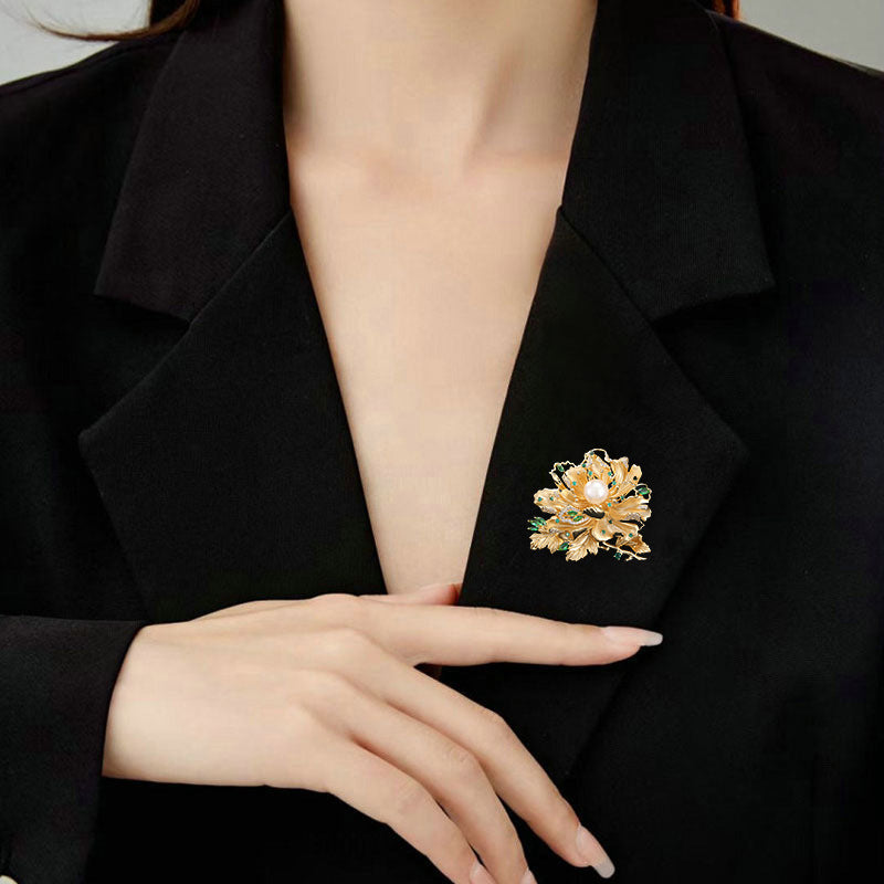 2025 Rich and elegant peony flower brooch freshwater pearl light luxury high-end fashion banquet dress flower brooch accessories