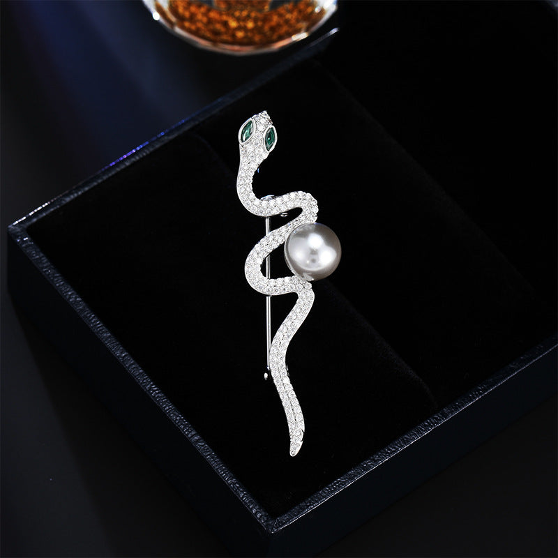 2025 Year of the Snake Zodiac Series Brooch Female Zircon Fashion Exquisite Personality Creative Pearl Brooch Suit Coat Pin