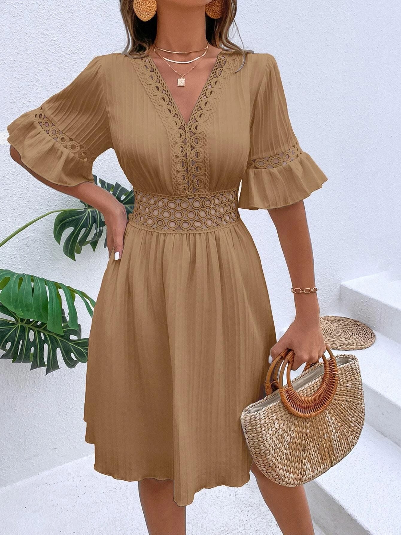 2025 Popular, , New women's clothing summer new splicing lace fashion V-neck waist solid color dress