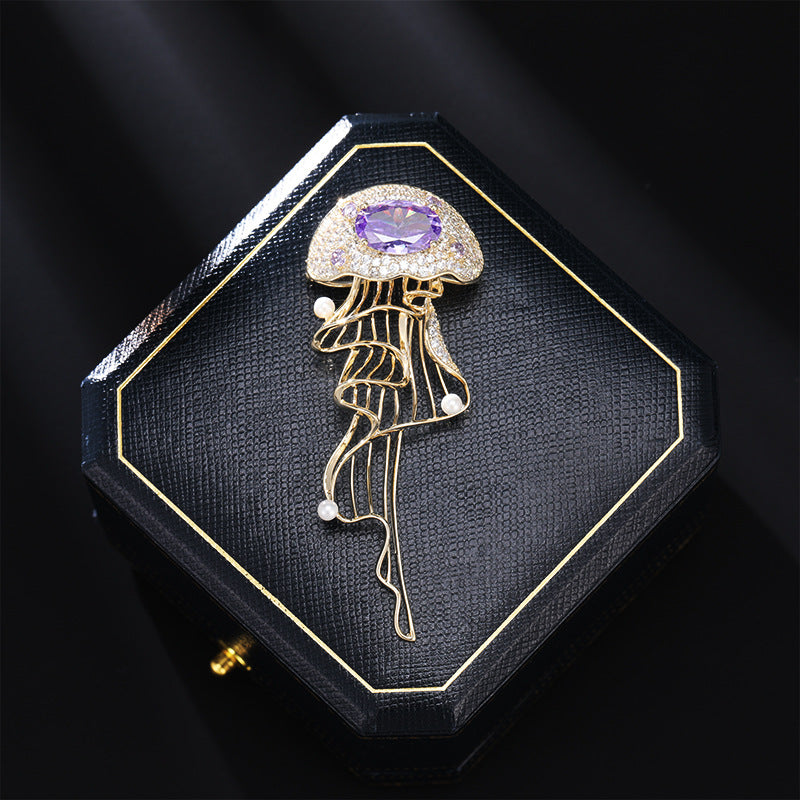 2025 Smart jellyfish brooch, high-end exquisite zircon autumn and winter suit coat, corsage female design sense, cute fashion pin