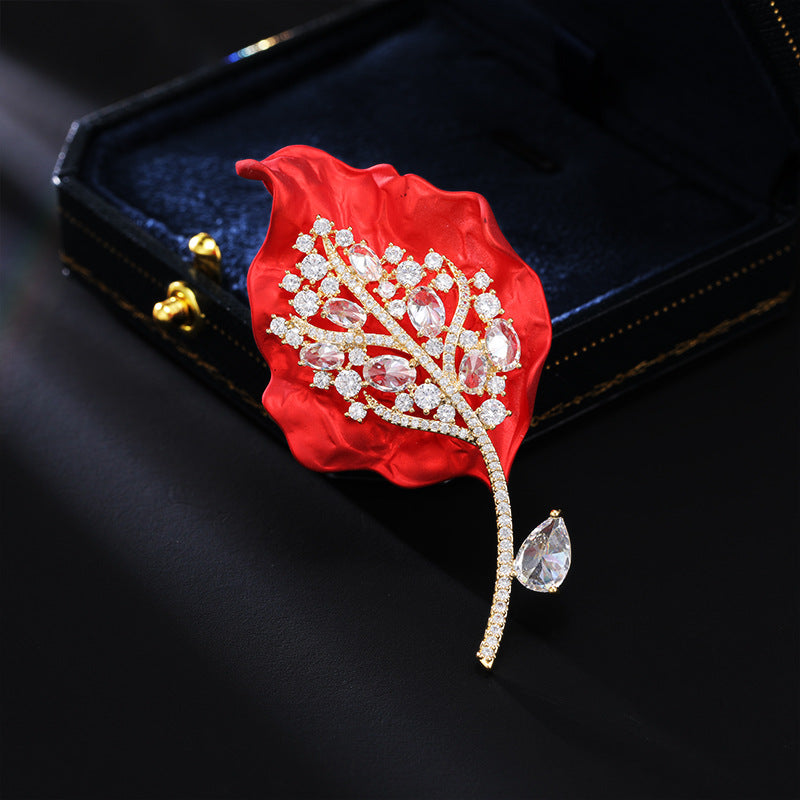 2025 Red leaf brooch high-end light luxury micro-inlaid zircon elegant temperament pin exquisite fashion suit coat accessories
