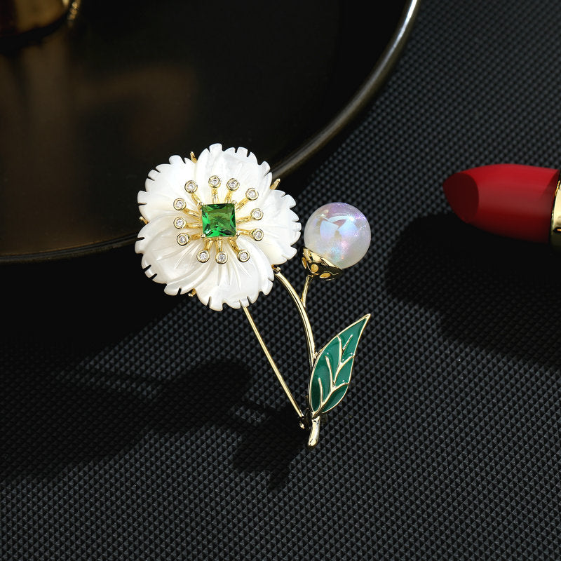 2025 Retro Chinese style elegant temperament cheongsam dress accessories corsage high sense natural fritillary shell flower brooch
