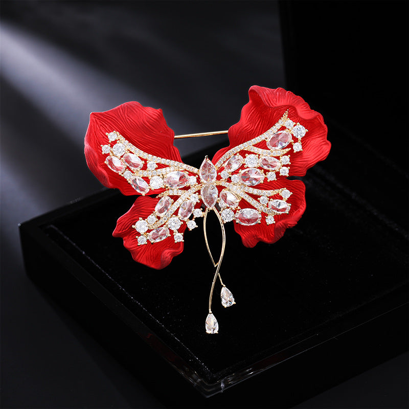 2025 High-end New luxury corsage heavy industry zircon three-dimensional design sense suit coat pin Red leaf butterfly brooch