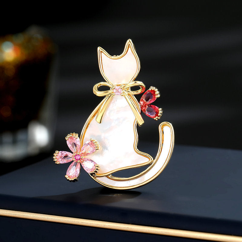 2025 Korean version of high-end fixed anti-light pin niche temperament cardigan pin natural mother shell cute cat brooch
