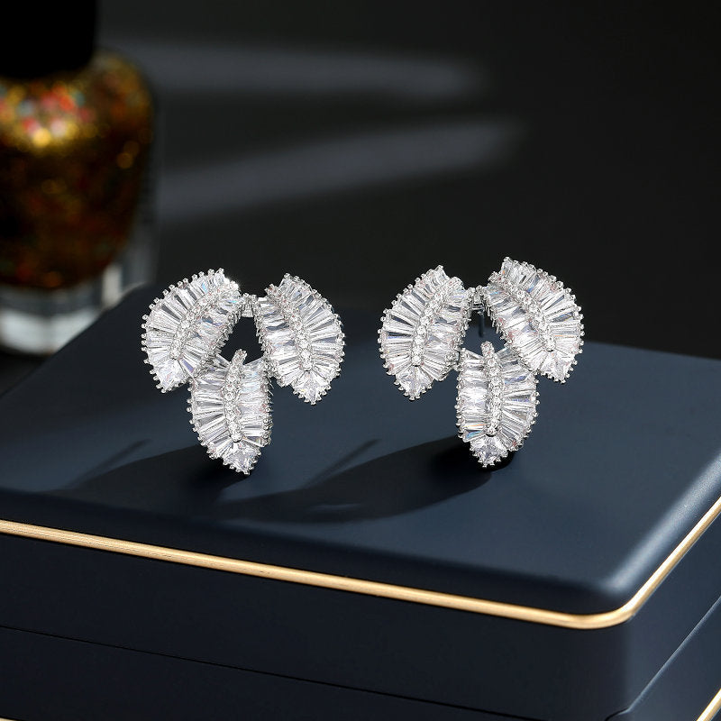 2025 S925 silver needle fashion temperament light luxury design niche earrings trendy high sense super flash zircon inlaid leaf stud earrings