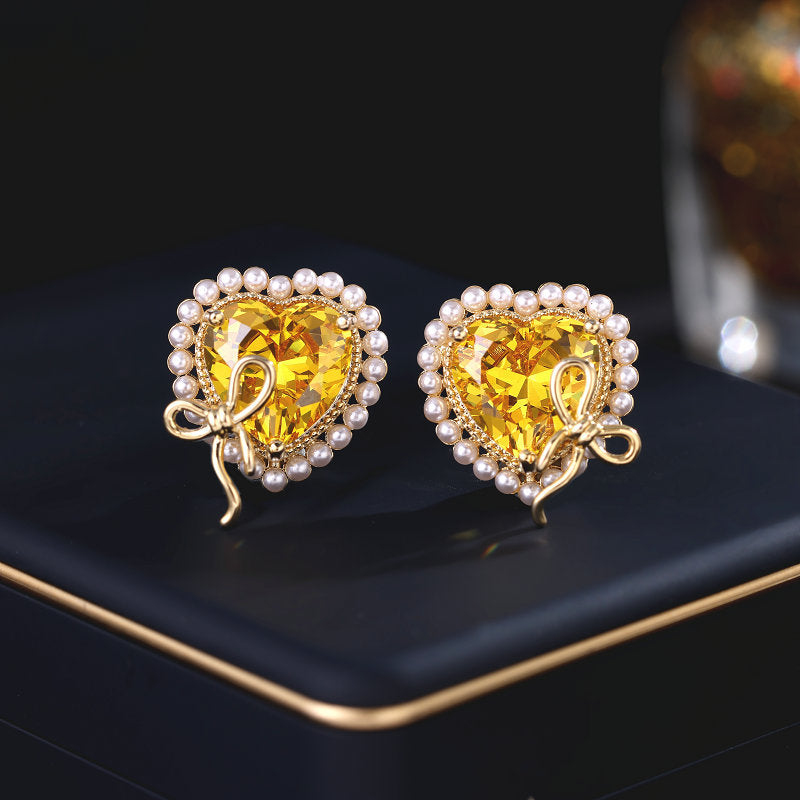 2025 Designer super flash heart-shaped zircon inlaid earrings niche pro-luxury high-end pearl bow love stud earrings