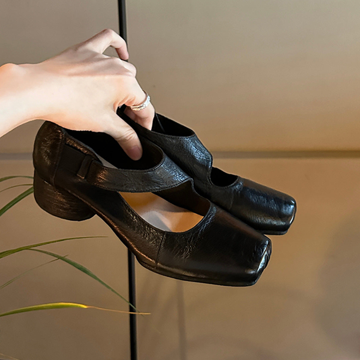 2025 Washed cowhide~ Retro leather square head pig nose thick heel single shoes women's British style small leather shoes medium heel ballet shoes