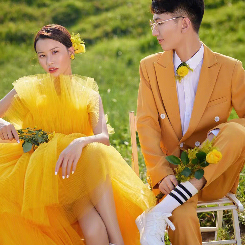 Exhibition new color film studio theme wedding dress Mori couple travel photo street photo photo photo clothing yellow dress