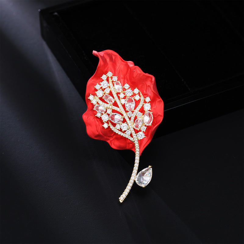 2025 Red leaf brooch high-end light luxury micro-inlaid zircon elegant temperament pin exquisite fashion suit coat accessories