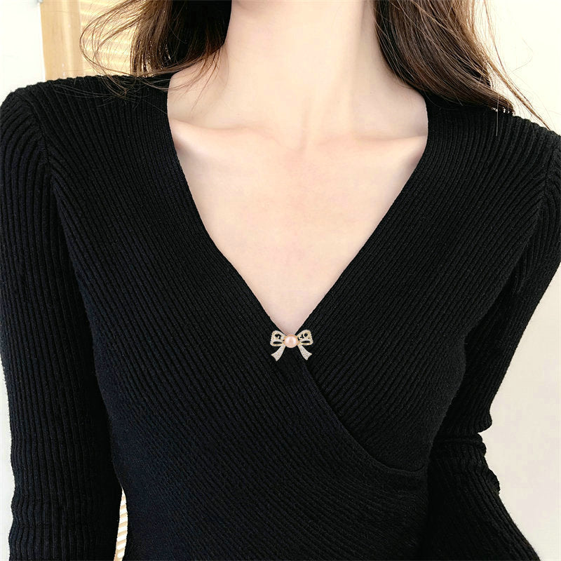 2025 Japan and South Korea spring and summer clothing temperament freshwater pearl zircon anti-light buckle pin cardigan collar pin butterfly section spike needle
