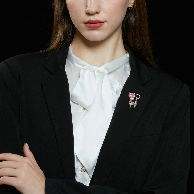 2025 Cartoon animal zircon inlaid cat pin female sweet and fresh spring and summer clothing with anti-light kitten brooch