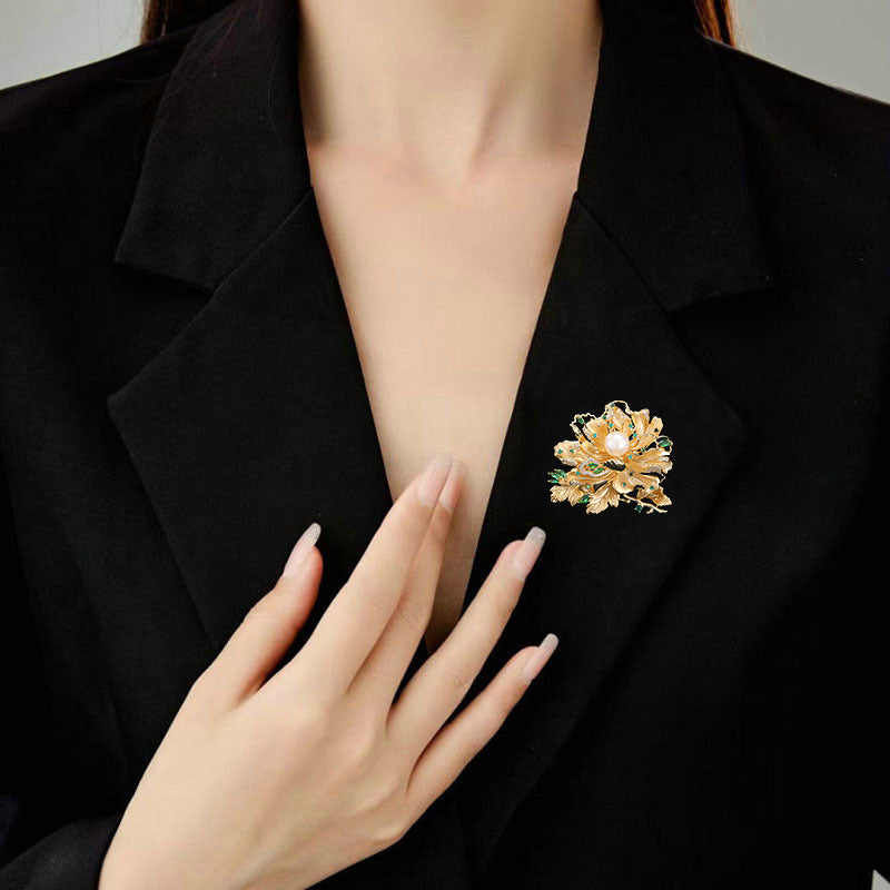 2025 Rich and elegant peony flower brooch freshwater pearl light luxury high-end fashion banquet dress flower brooch accessories