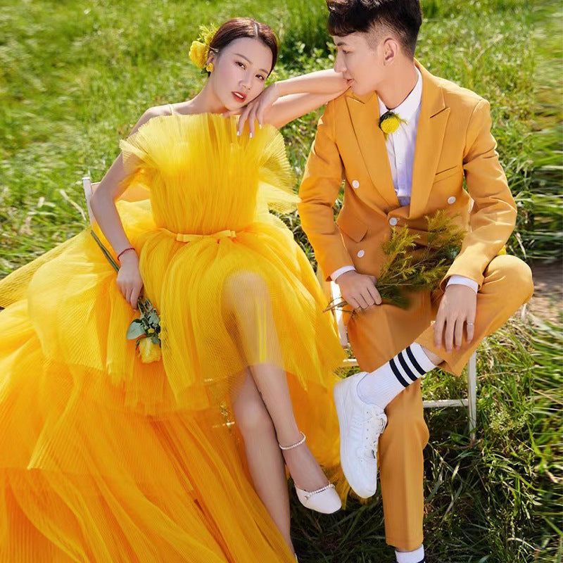 Exhibition new color film studio theme wedding dress Mori couple travel photo street photo photo photo clothing yellow dress