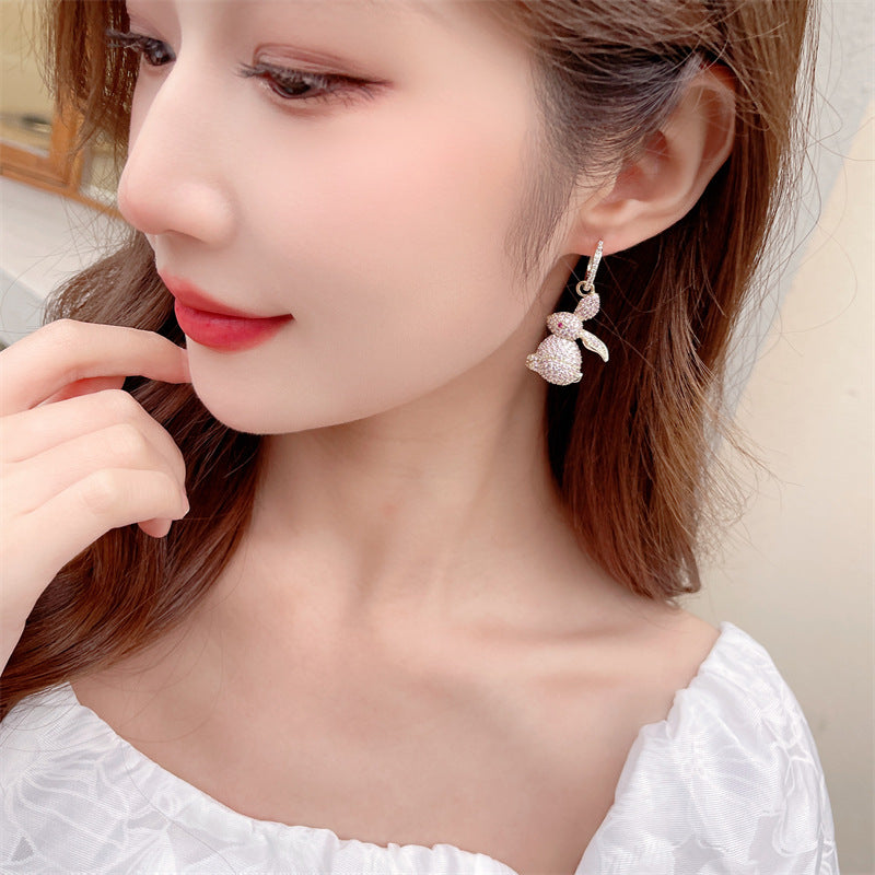 2025 Niche high-end sense light luxury style sweet girlish heart temperament ear buckle zodiac rabbit earrings tide natal year rabbit earrings