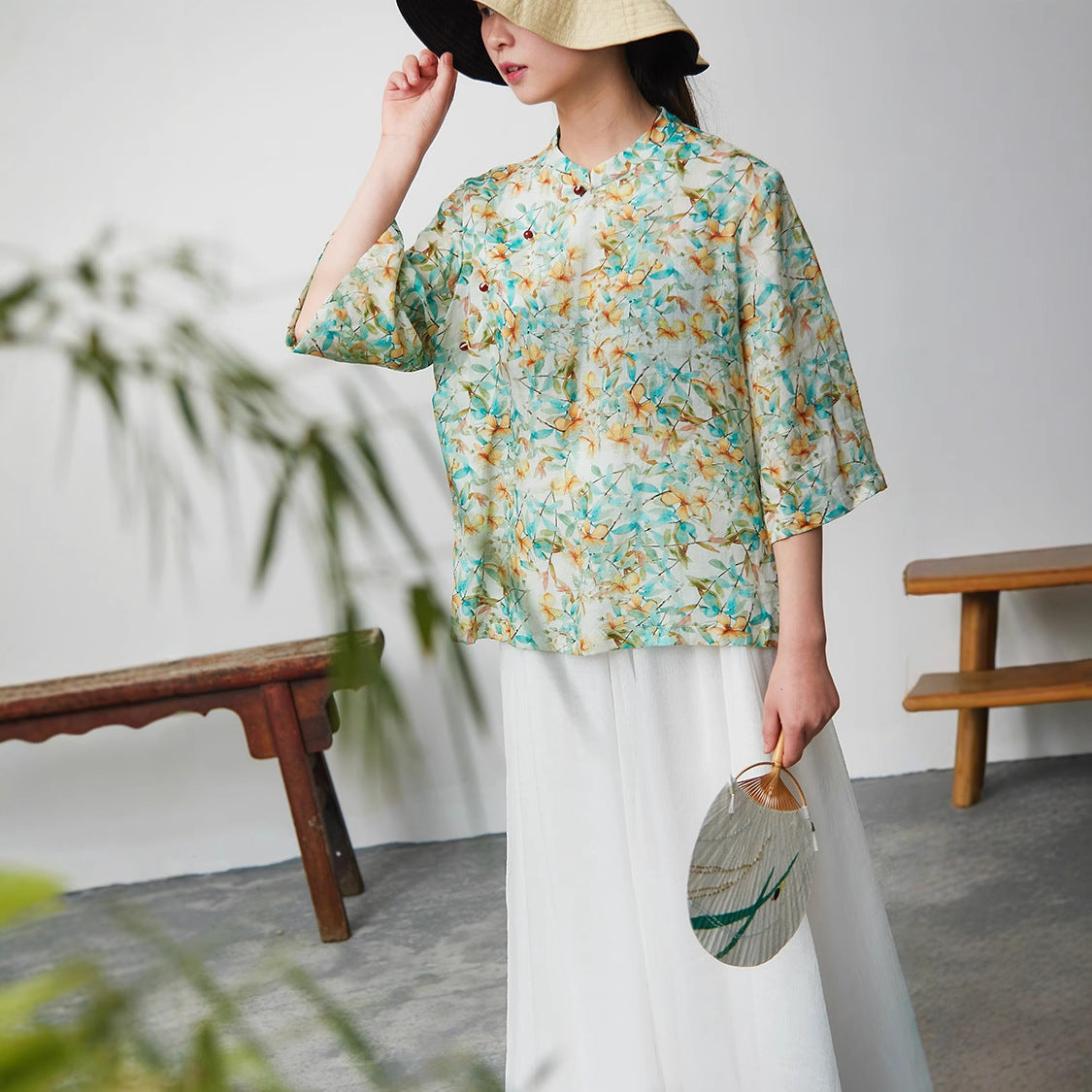 2025 Mountain is free, new products in spring and summer, temperament retro collar diagonal placket buckle ramie color top 80413 casual and versatile