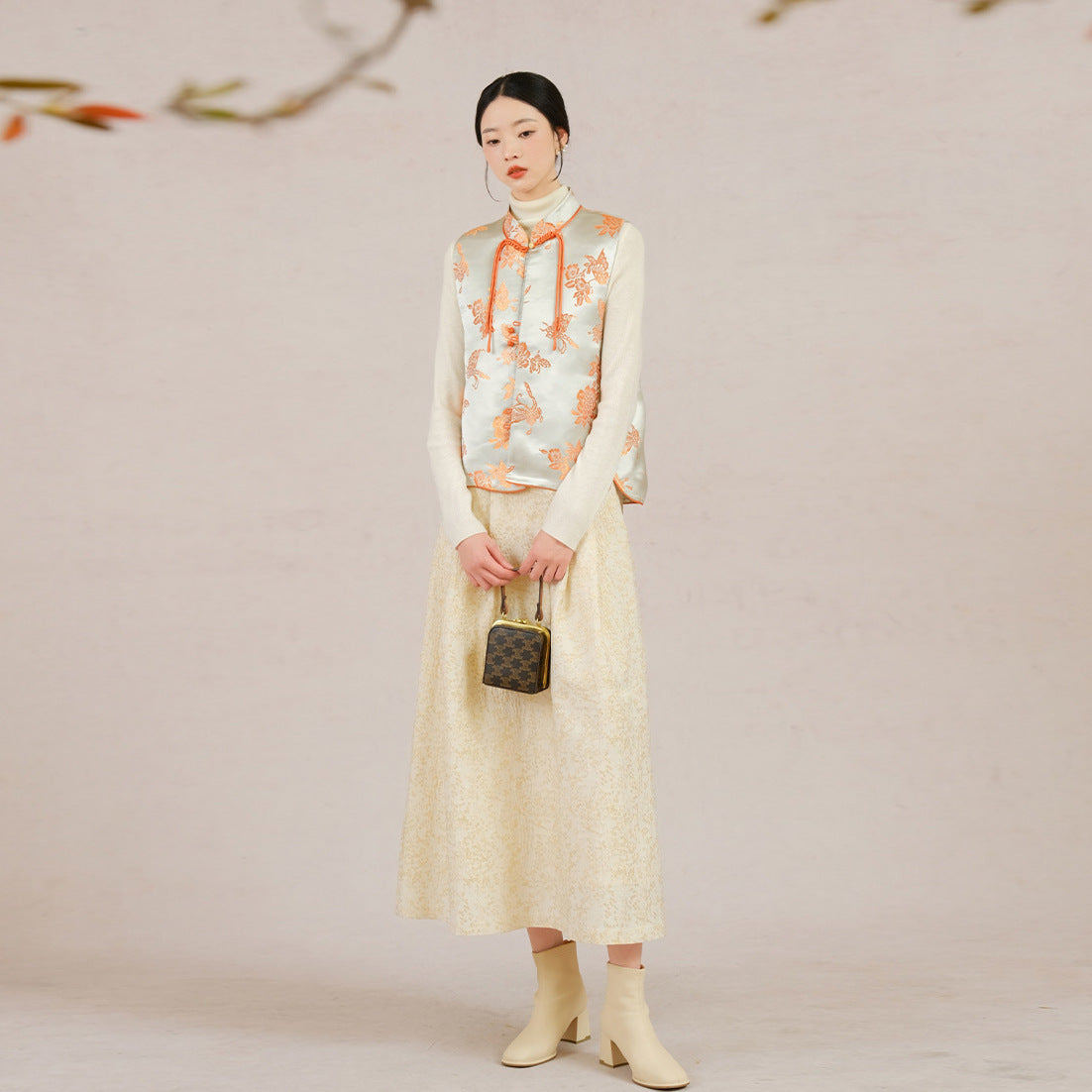 2025 New Chinese style vest women's clothing, vest women's fashion, jacquard woven gold cardigan A1217