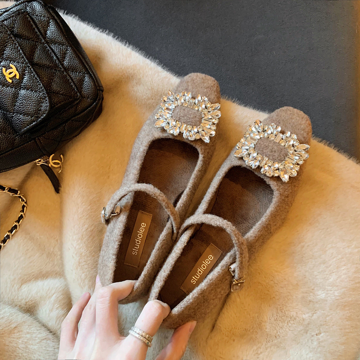2025 Grape mother has the same diamond buckle with a word in the small square head velvet with warm woolen thick heel Mary Jane single shoes women
