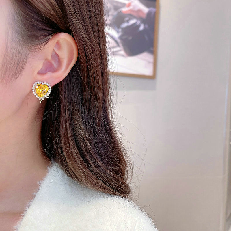 2025 Designer super flash heart-shaped zircon inlaid earrings niche pro-luxury high-end pearl bow love stud earrings