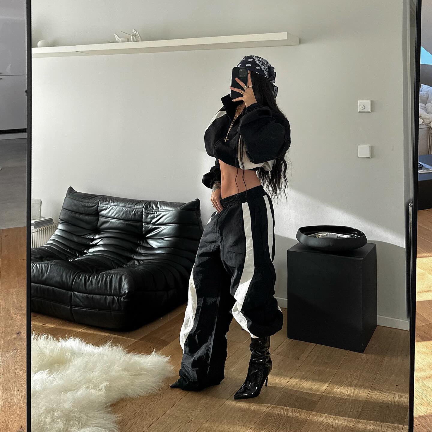2025 Spice Girls Fashion Contrasting Colors Splicing Exposed Navel Sports Suit Women's High-end Loose Fashion Suit Women's Cross-border