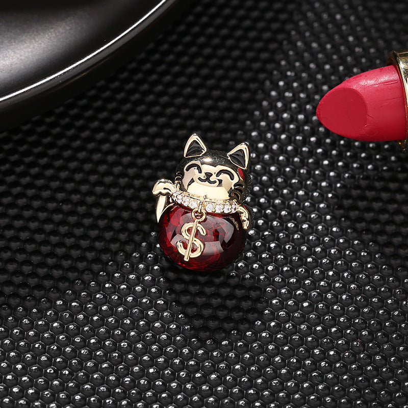 2025 New clothing fixed cardigan V-neck anti-light pin Small suit shirt collar needle Cute lucky cat spike needle