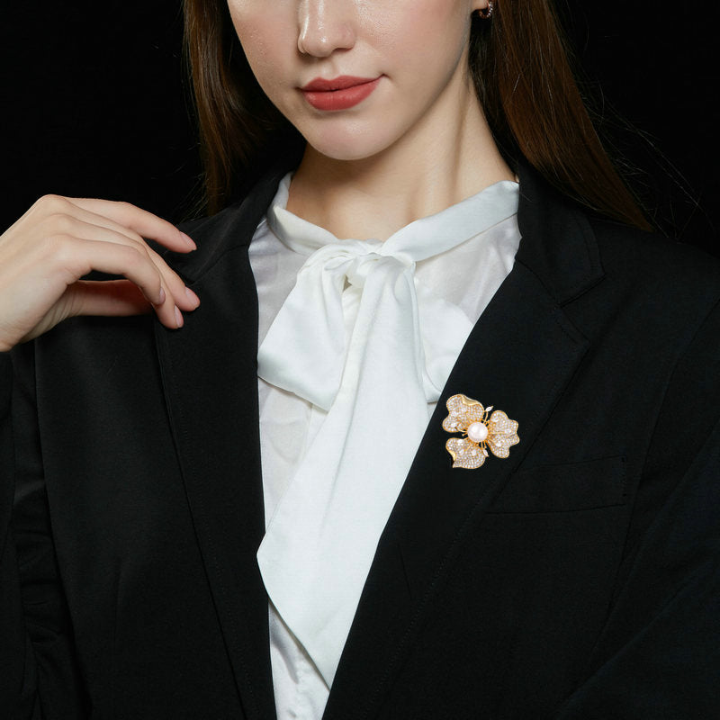 2025 Slightly inlaid with zirconium freshwater pearl brooch women's wholesale light luxury high-end multi-purpose cardigan anti-light pin clothing