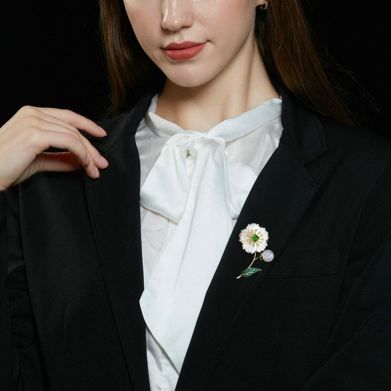 2025 Retro Chinese style elegant temperament cheongsam dress accessories corsage high sense natural fritillary shell flower brooch