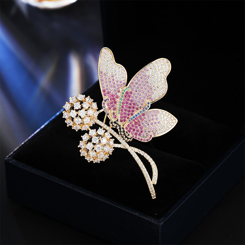 2025 Korean version of fashionable and elegant butterfly love flower inlaid zircon brooch luxury atmosphere butterfly clothing pin high-end accessories