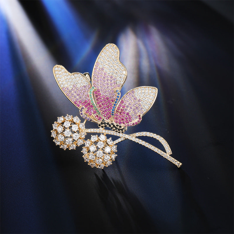 2025 Korean version of fashionable and elegant butterfly love flower inlaid zircon brooch luxury atmosphere butterfly clothing pin high-end accessories